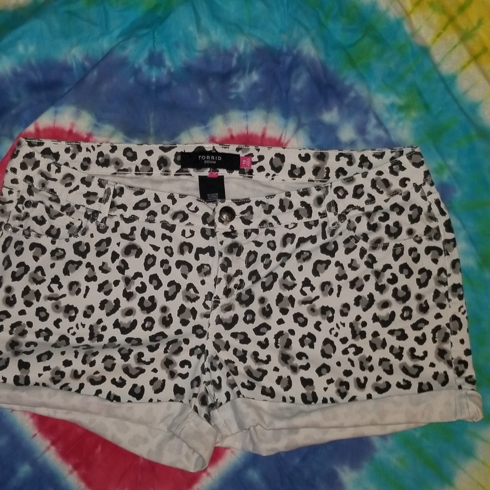 Torrid leopard shorts size 18